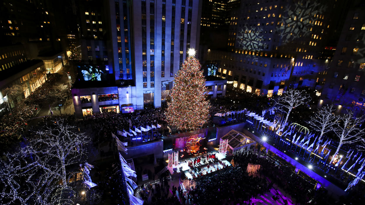 Nueva York Inicia La Navidad Iluminando El árbol Del Rockefeller Center