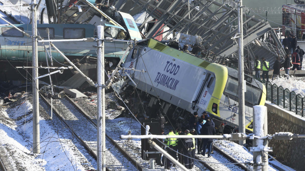 Resultado de imagen para Accidente de tren deja 9 muertos y 47 heridos en TurquÃ­a