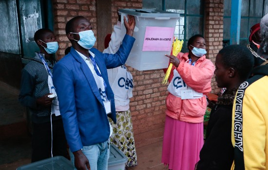 Burundi celebra elecciones generales de alto riesgo en plena pandemia