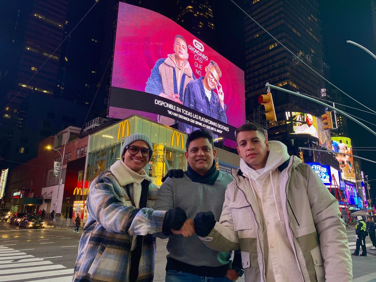 They recognize Gio and Gabo in New York’s Times Square