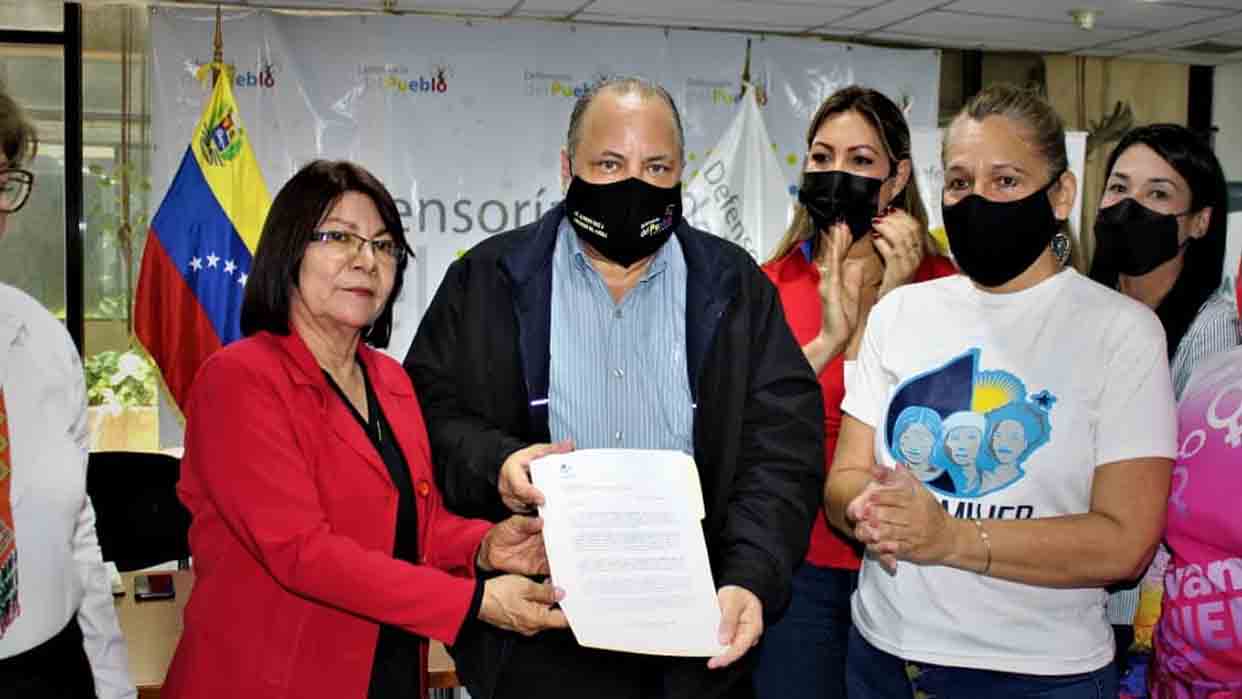 Defensor del Pueblo recibió documento de defensoras de DD HH que piden