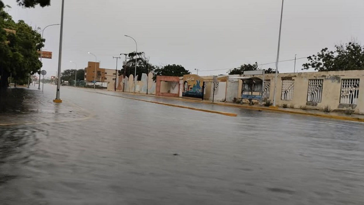 Falcón Lluvias causan inundaciones en calles y avenidas de Punto Fijo