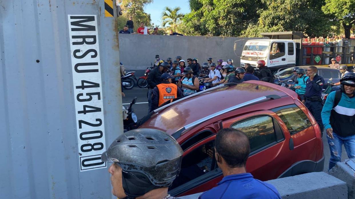 Aparatoso Accidente Vial Causa Fuerte Retraso En El Distribuidor