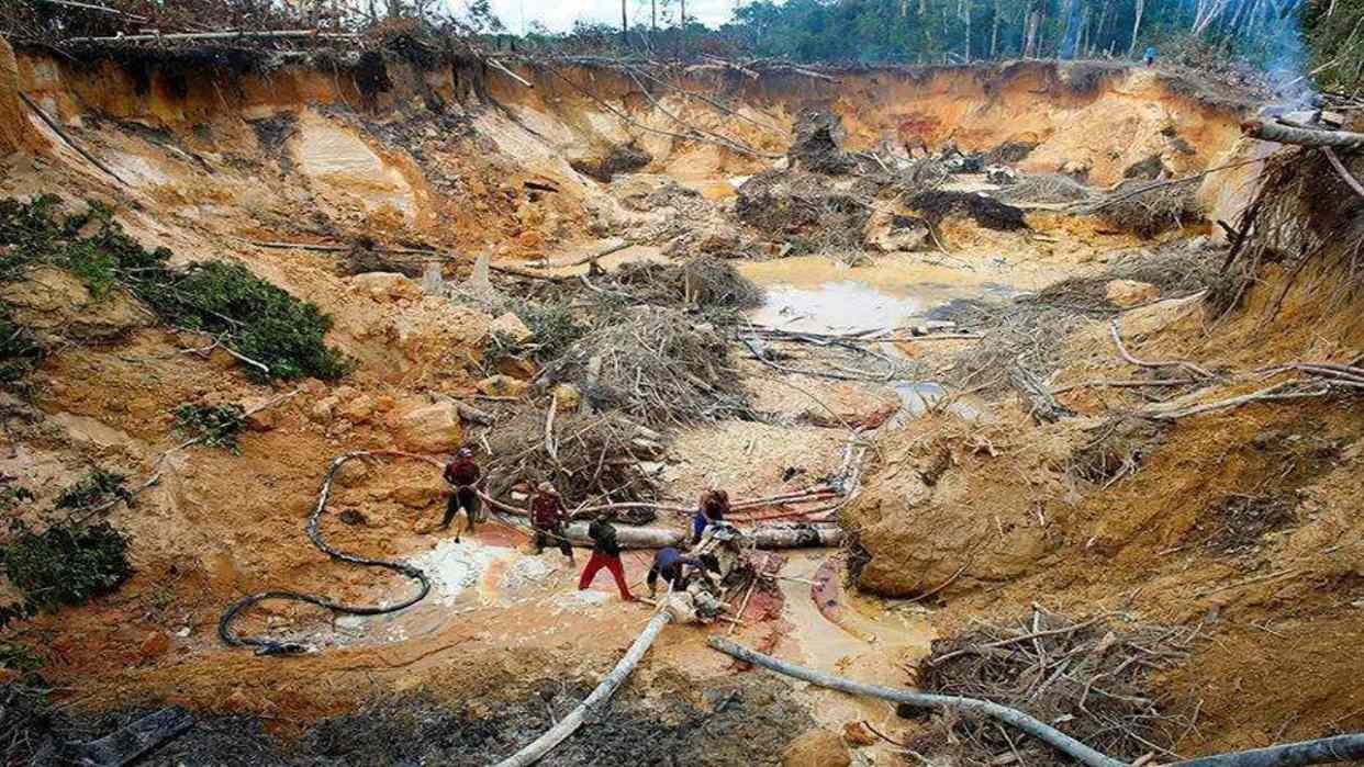 Militares Desmantelan Un Escondite Usado Para La Miner A Ilegal En El