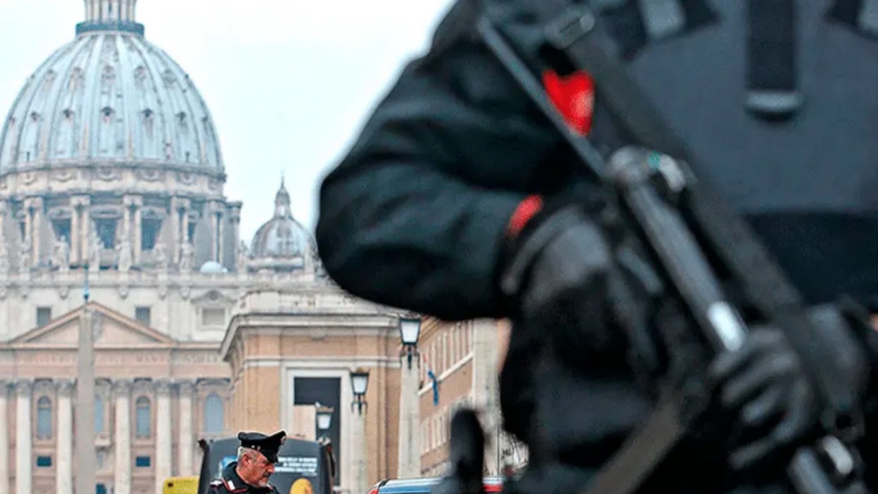 Un auto a toda velocidad intentó ingresar al Vaticano Ya se encuentra