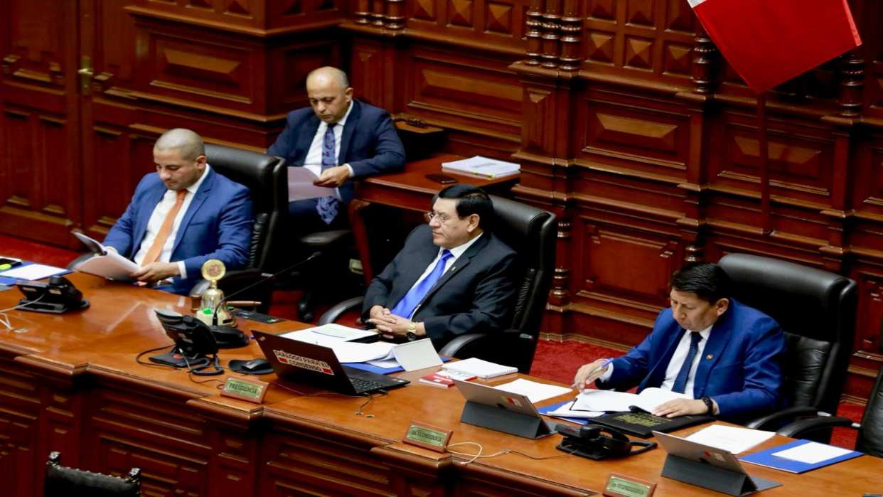 Congreso De Per Da Voto De Confianza Al Gabinete En Medio De Reproches