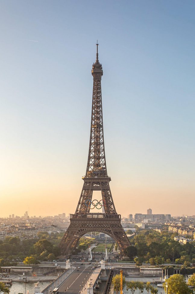 La Torre Eiffel Exhibe Los Aros Ol Mpicos