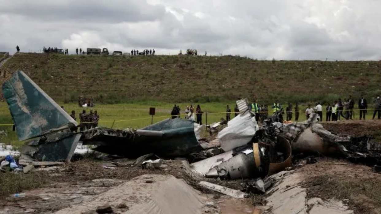 Tragedia aérea en Nepal 18 personas murieron por un accidente aéreo y