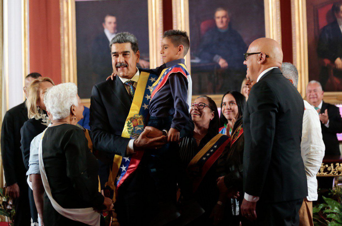 En Fotos: Llegada del presidente Nicolás Maduro para su juramentación ...