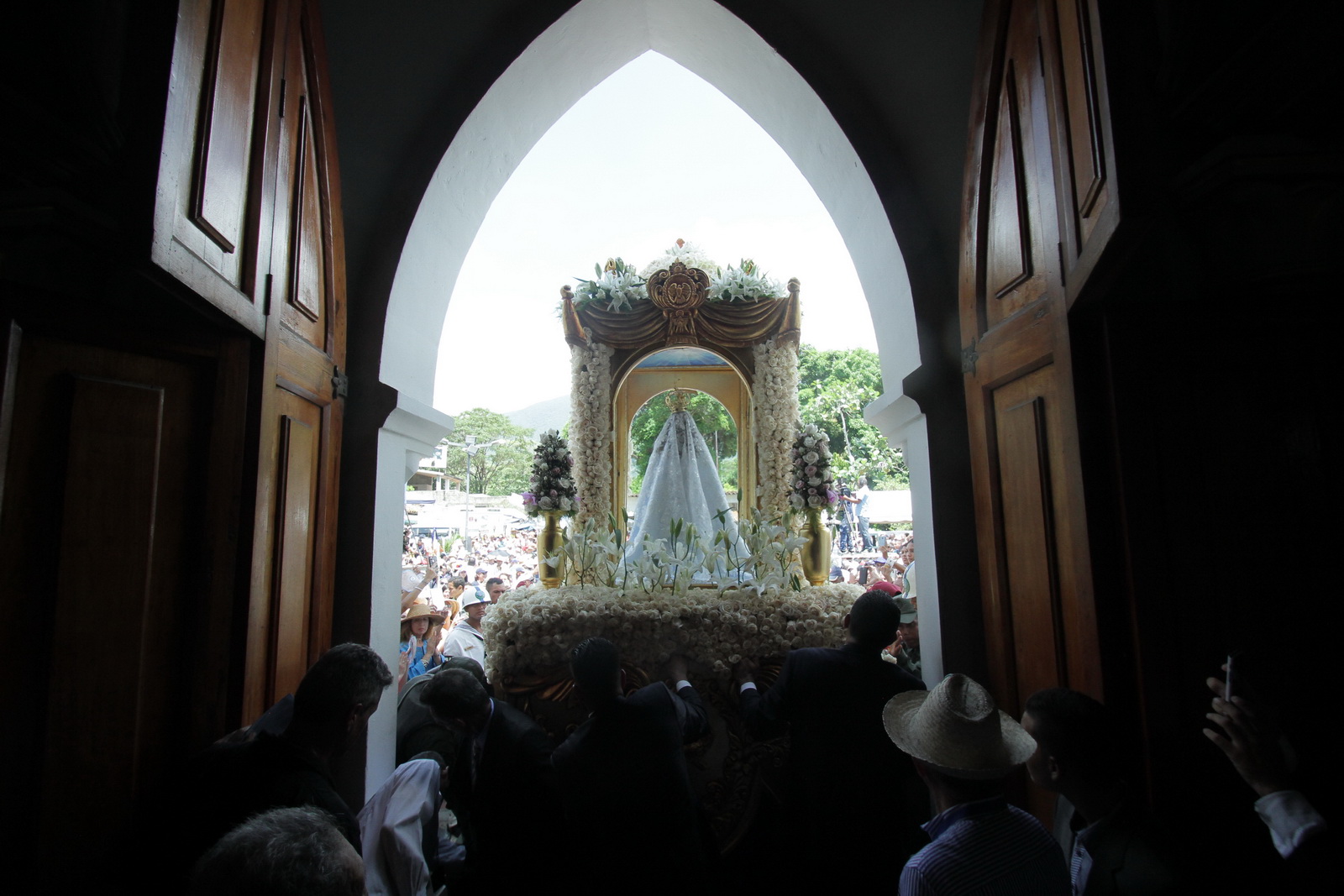 Nuncio apostólico encomienda la vida de Venezuela a la Virgen del Valle