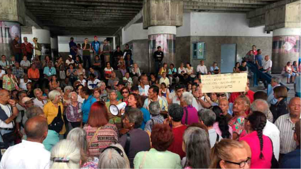 Trabajadores del sector público exigen respeto a la contratación colectiva