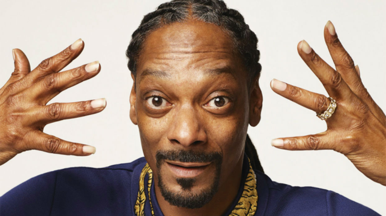 Rapero Snoop Dogg se agradece a sí mismo al recibir estrella de Hollywood