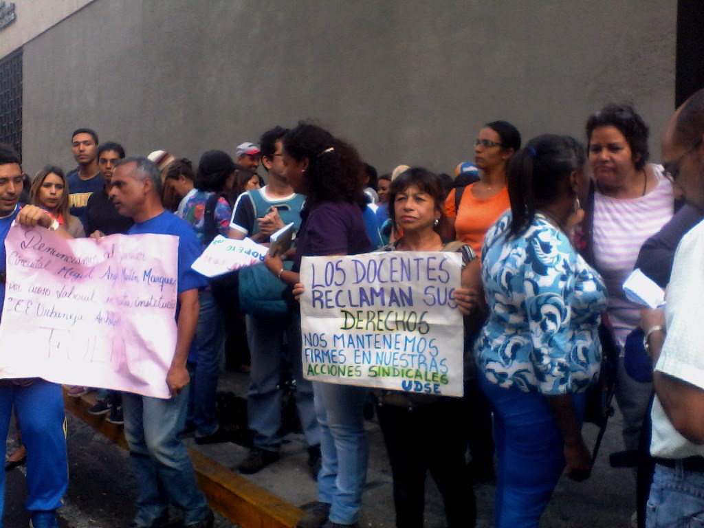 Docentes protestan por condiciones laborales en Caracas