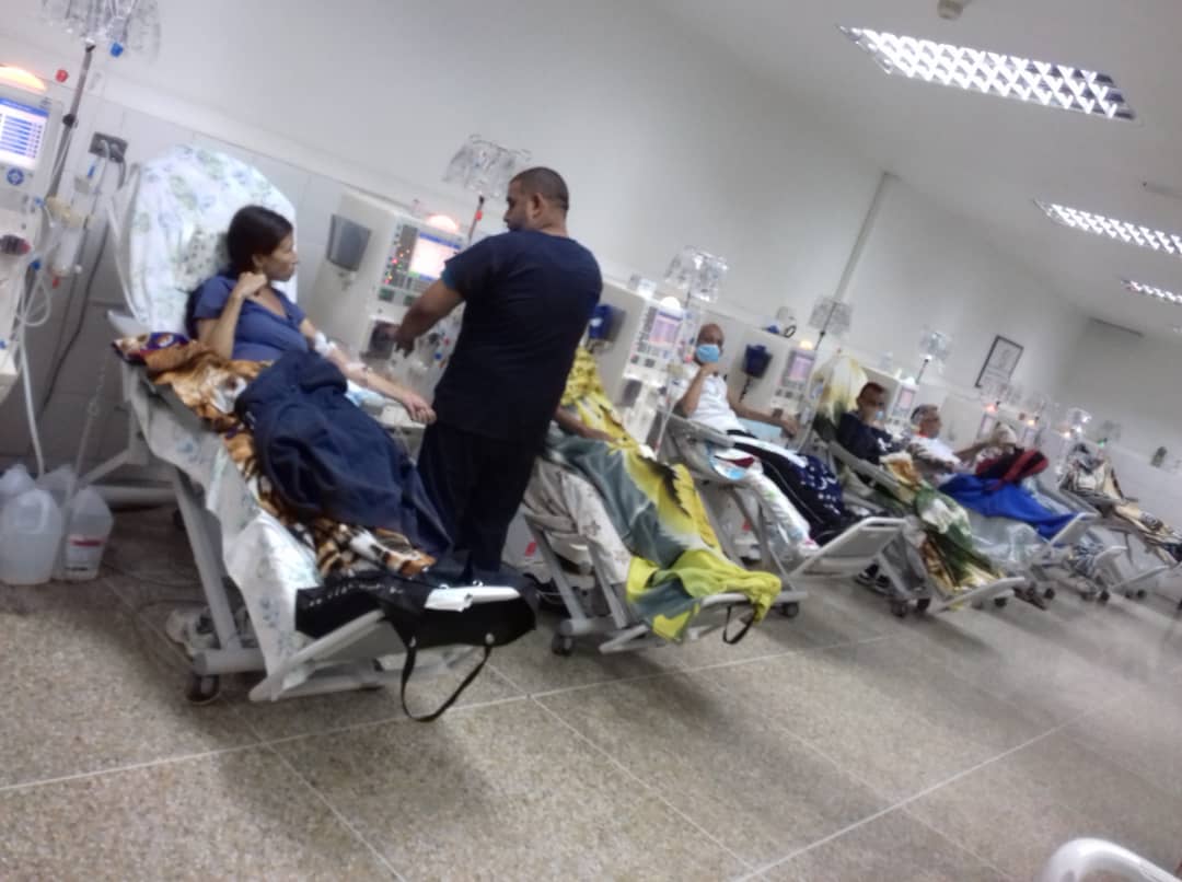 Dos Unidades De Diálisis Se Encuentran Atendiendo Pacientes En Caracas 2108