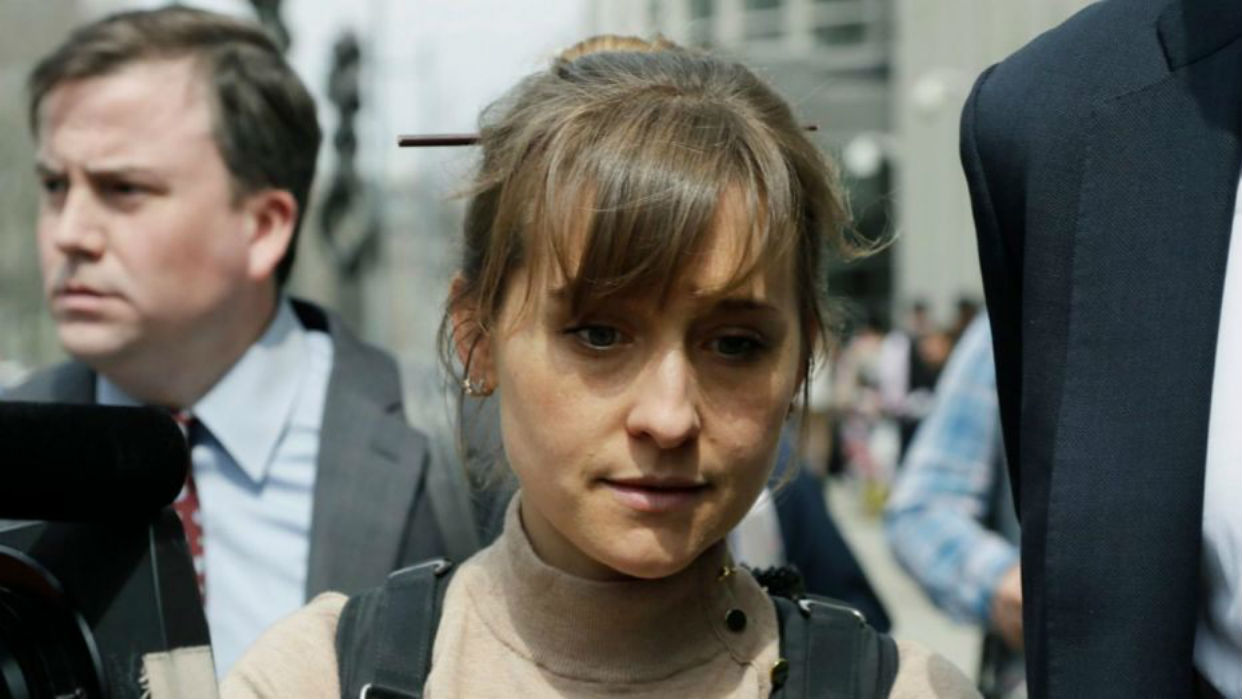 Allison Mack Se Declara Culpable De Extorsión Para Una Secta Sexual 