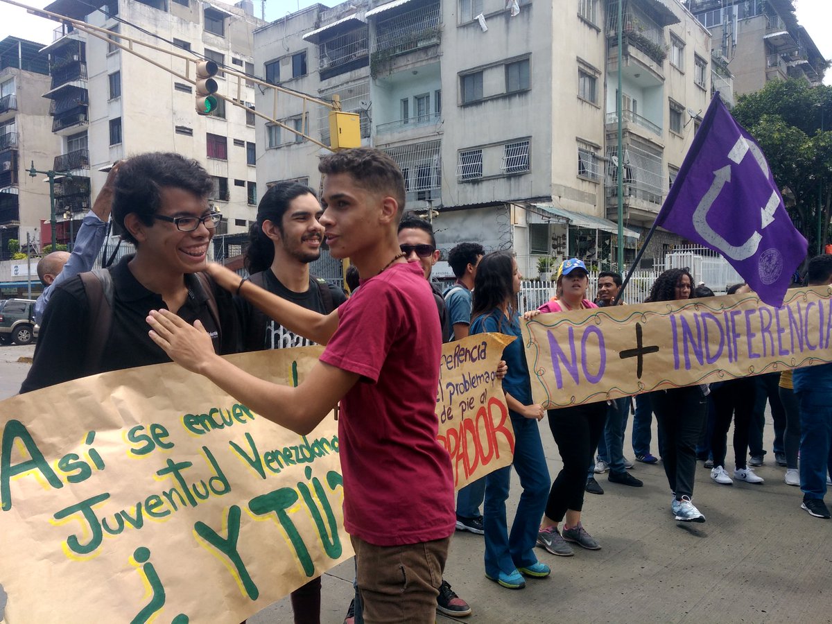 Protesta De Estudiantes Bloquea El Paso Por Avenida Los Ilustres