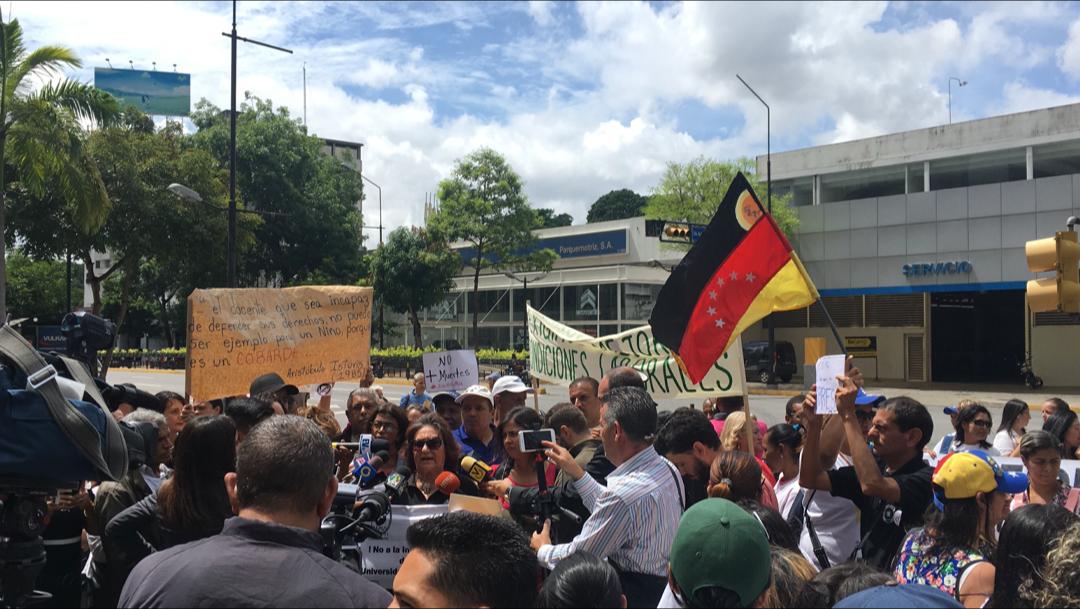 Trabajadores de distintos gremios protestaron en el PNUD por la crisis ...