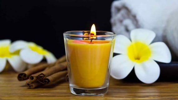 Beneficios de utilizar velas decorativas aromáticas en la casa