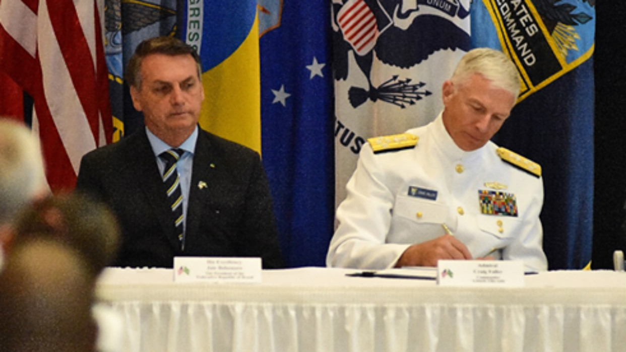 Resultado de imagem para Estados Unidos y Brasil firmaron un acuerdo de defensa que facilitará el intercambio militar