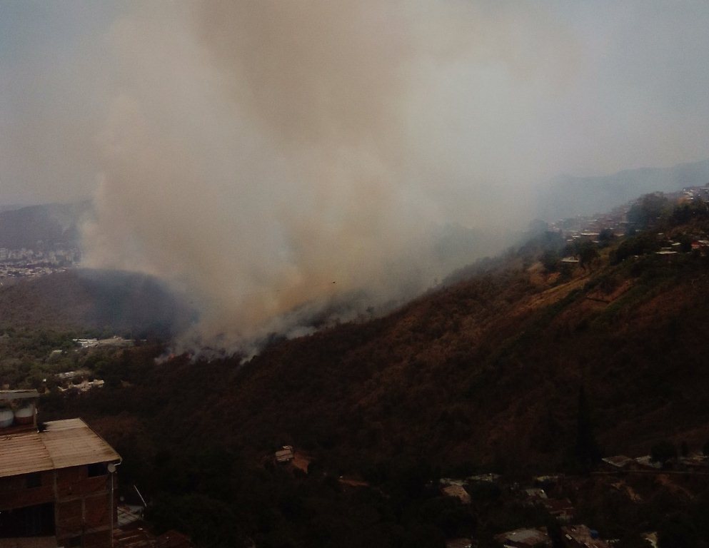 Reportan Fuerte Incendio Forestal Cerca Del Hospital El Algodonal