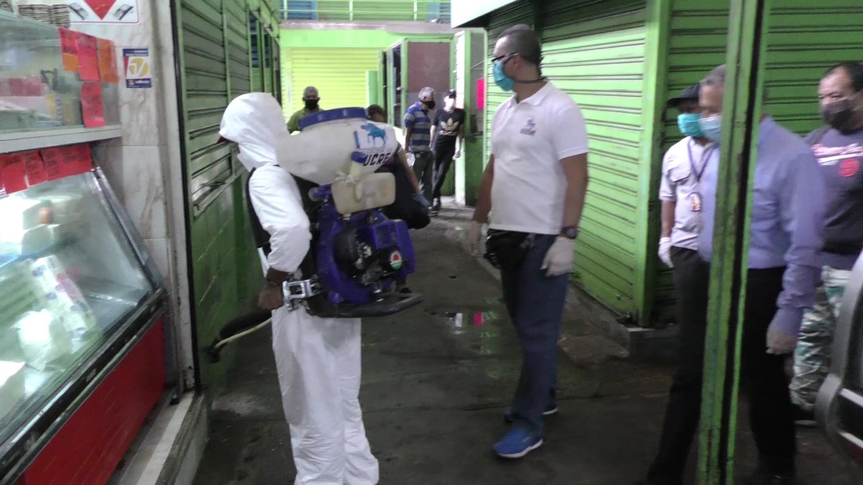 Realizan jornada de desinfección en el mercado municipal Mesuca de Petare