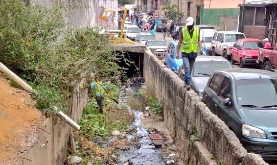 El Hatillo se prepara para la temporada de lluvias limpiando 7 quebradas