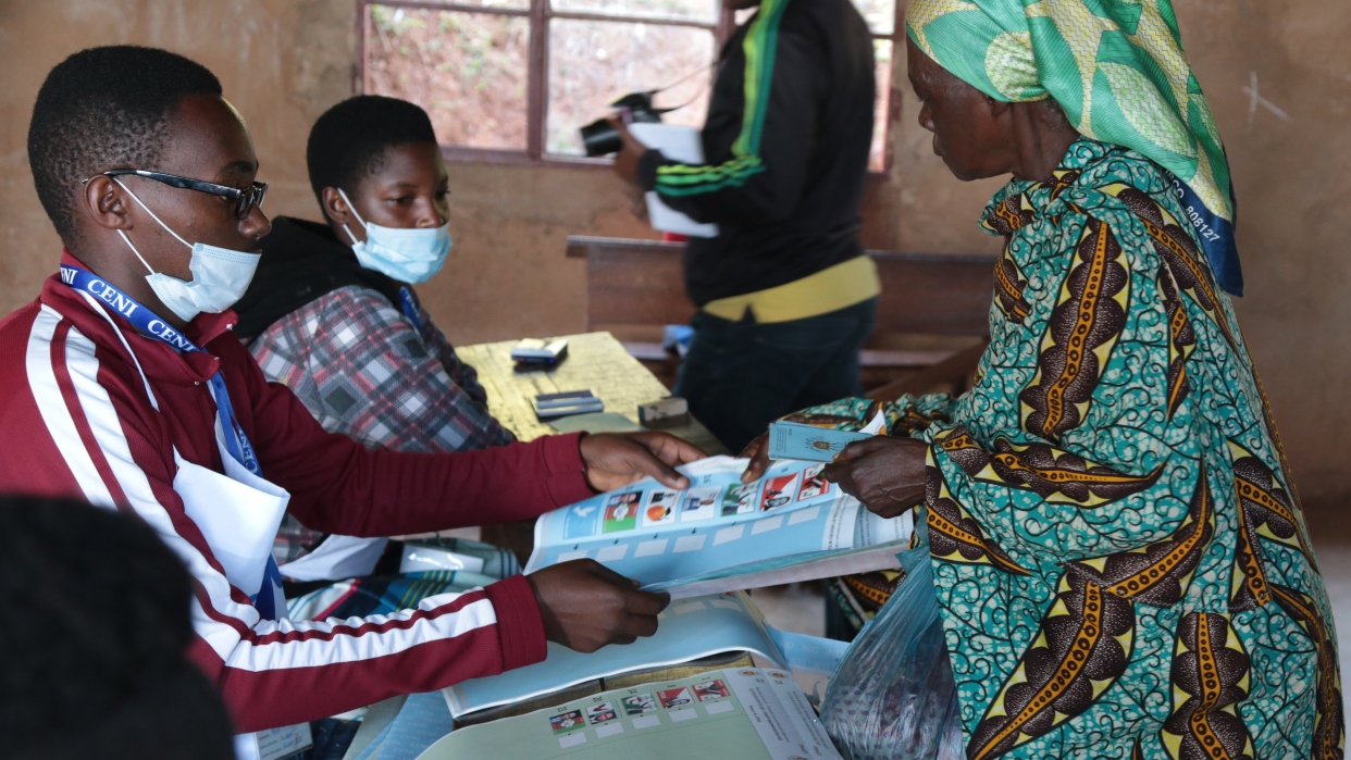 Burundi celebra elecciones generales de alto riesgo en plena pandemia