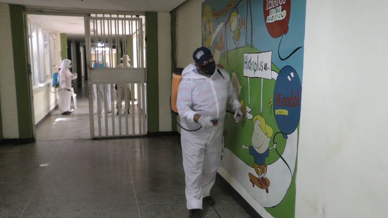 Realizan jornada de desinfección y limpieza en el Hospital Materno ...