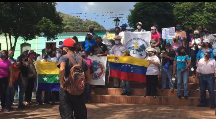 Gremios docente y de salud vuelven a unirse en protesta por “la vida ruin”