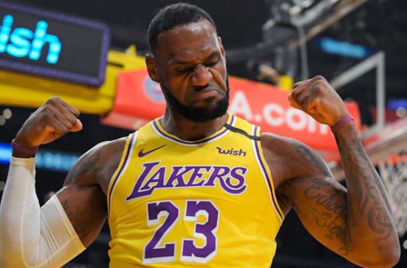 LeBron James extiende su contrato con los Lakers hasta 2023