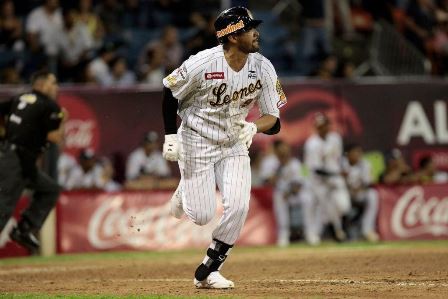 José Rondón fletó ocho carreras en la paliza de los Leones a Caribes