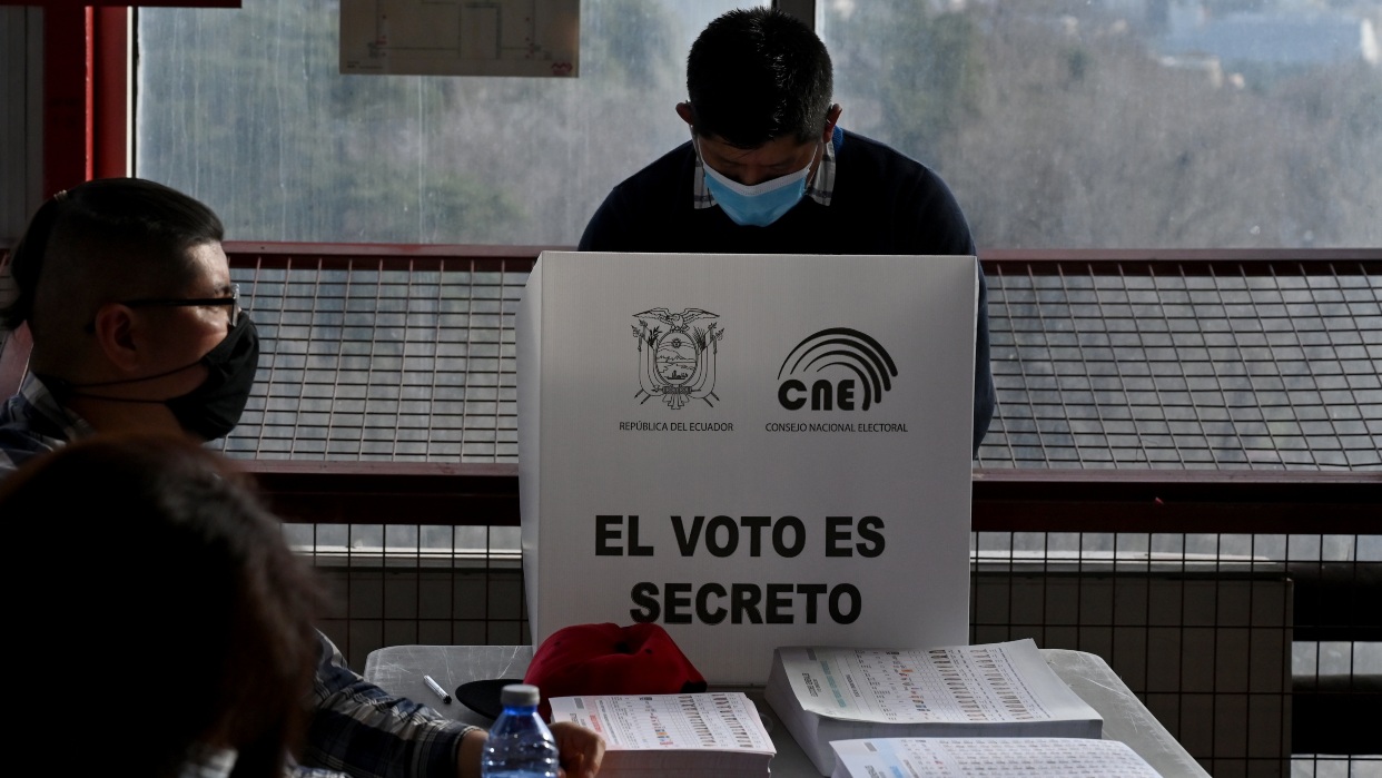 Inician elecciones generales en Ecuador en medio de la pandemia