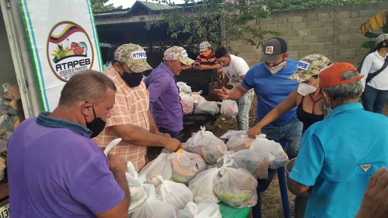 Transportistas de alimentos hicieron donativos a necesitados en Barinas