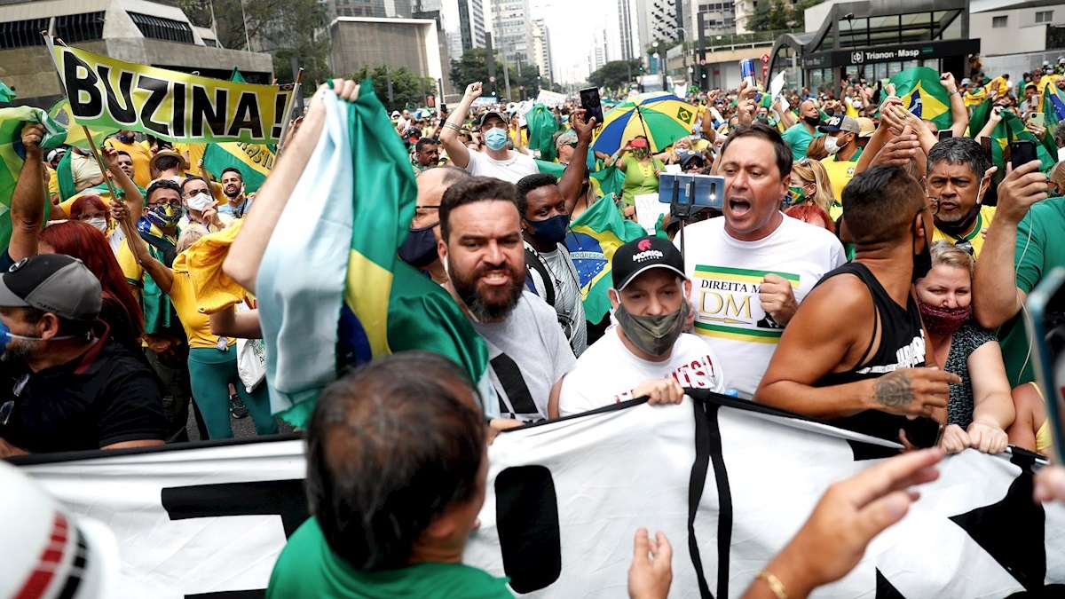Bolsonaristas protestan contra medidas restrictivas por covid en Brasil