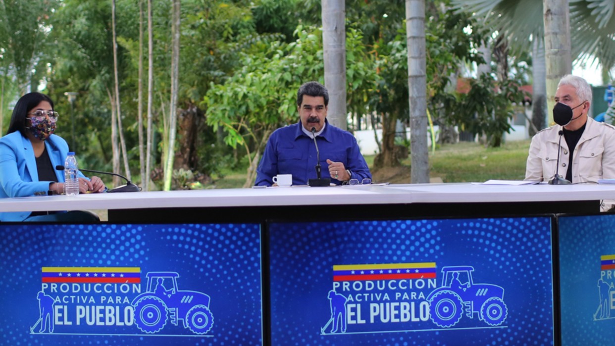 Presidente Maduro anuncia plan para regularizar venta de diésel