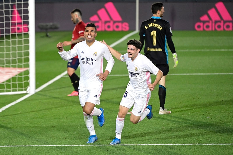 El Real Madrid liquida al Osasuna y mantiene en su radar al Atlético