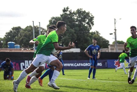 Goleada y empate abrieron la cuarta fecha en la primera división de