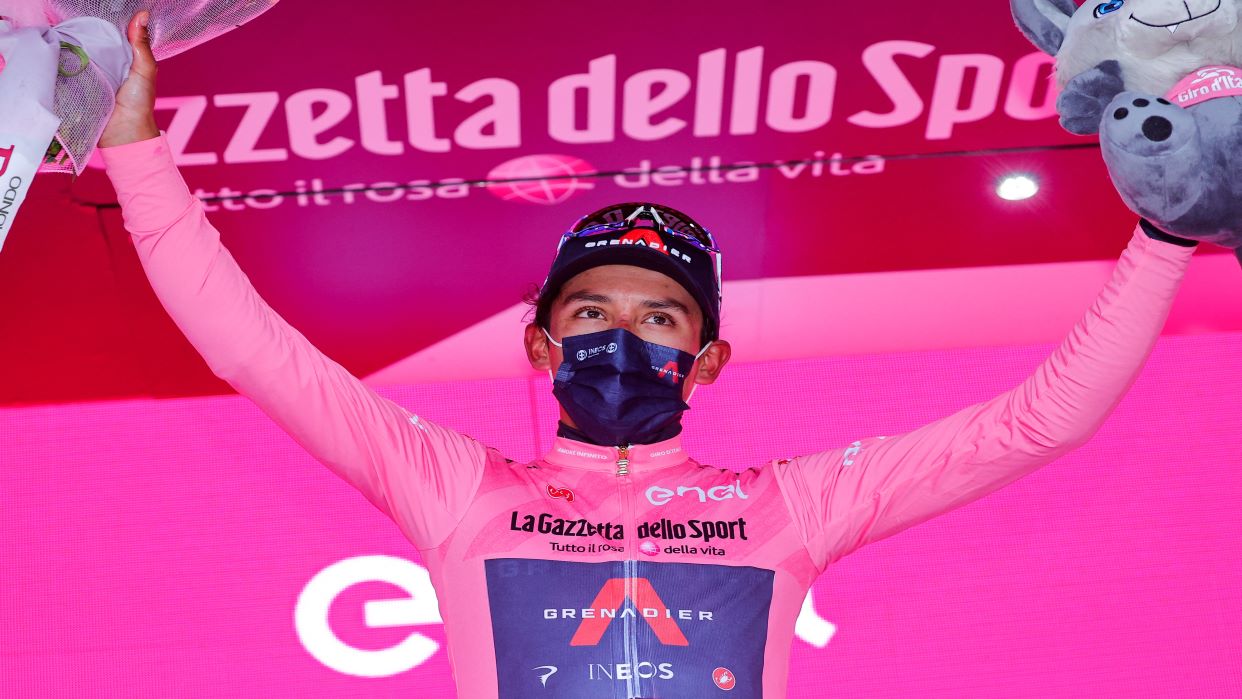 Egan Bernal se adjudica la maglia rosa como nuevo líder del Giro de Italia