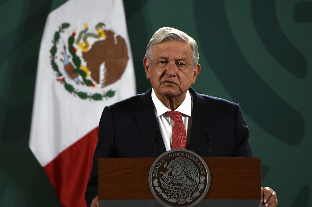 Presidente de México celebra mayoría de su coalición en la cámara de