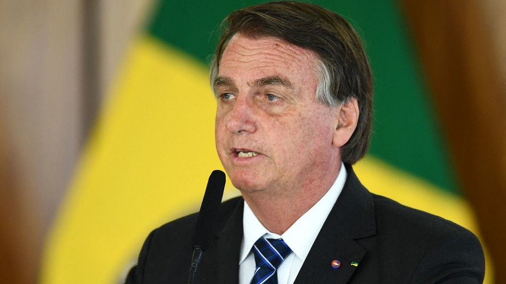 Comisión de senadores pide suspensión de cuentas de Bolsonaro en RRSS