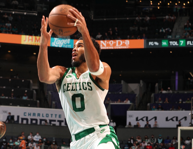 Jayson Tatum lideró el ataque de los Celtics de Boston/AFP