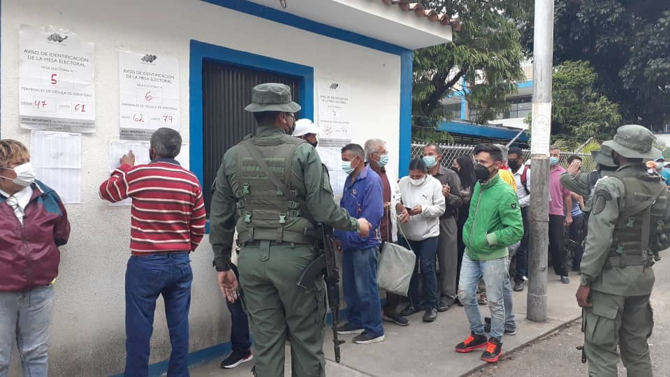 Inician los primeros centros de votación en Venezuela para las ...