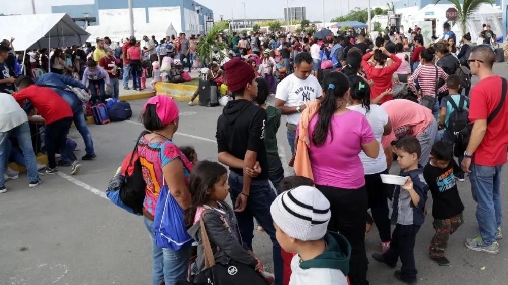Castillo pide evaluar la situación de venezolanos 