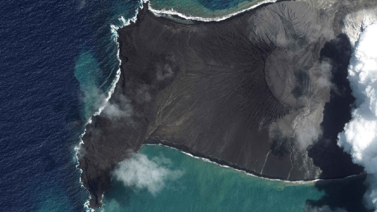 Imágenes de Tonga muestran devastación tras la erupción seguida por un tsunami