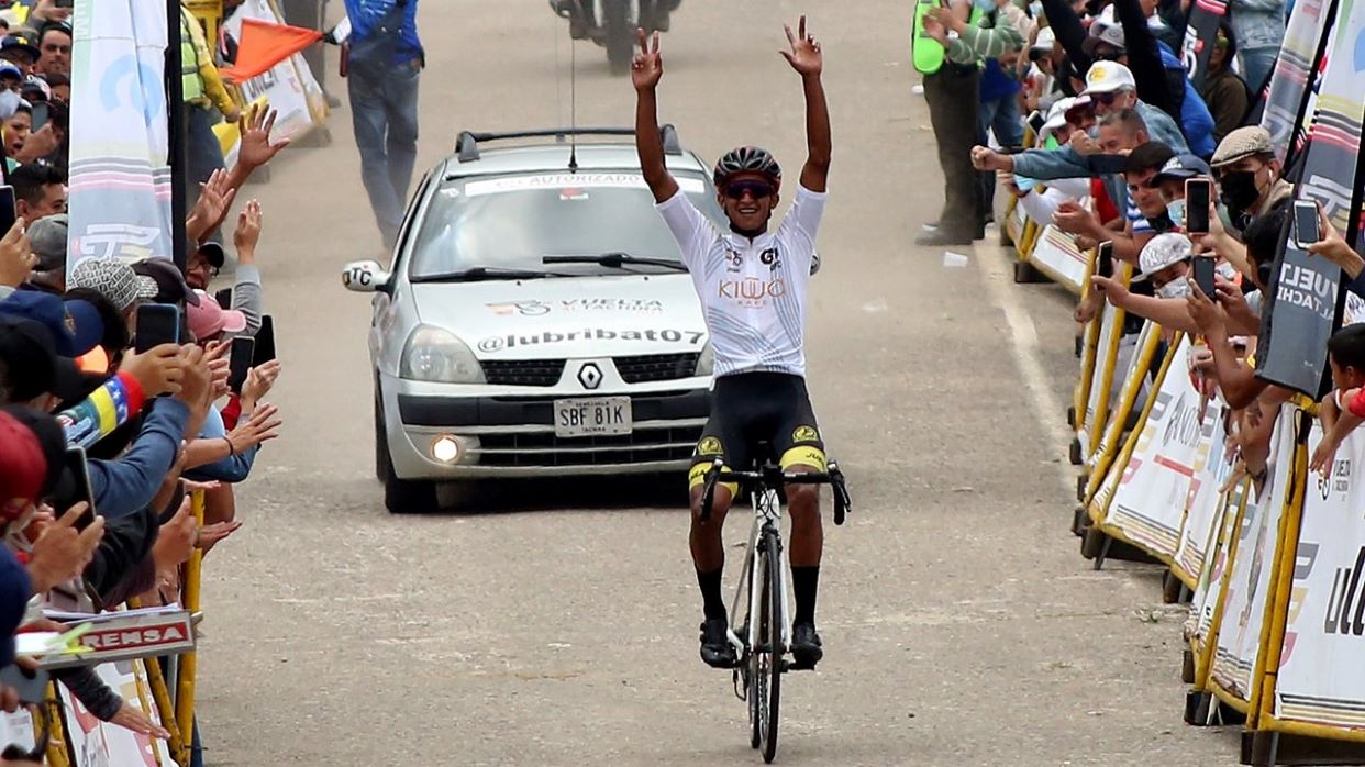 Roniel Campos acaricia el título al consolidarse como líder de la Vuelta al Táchira
