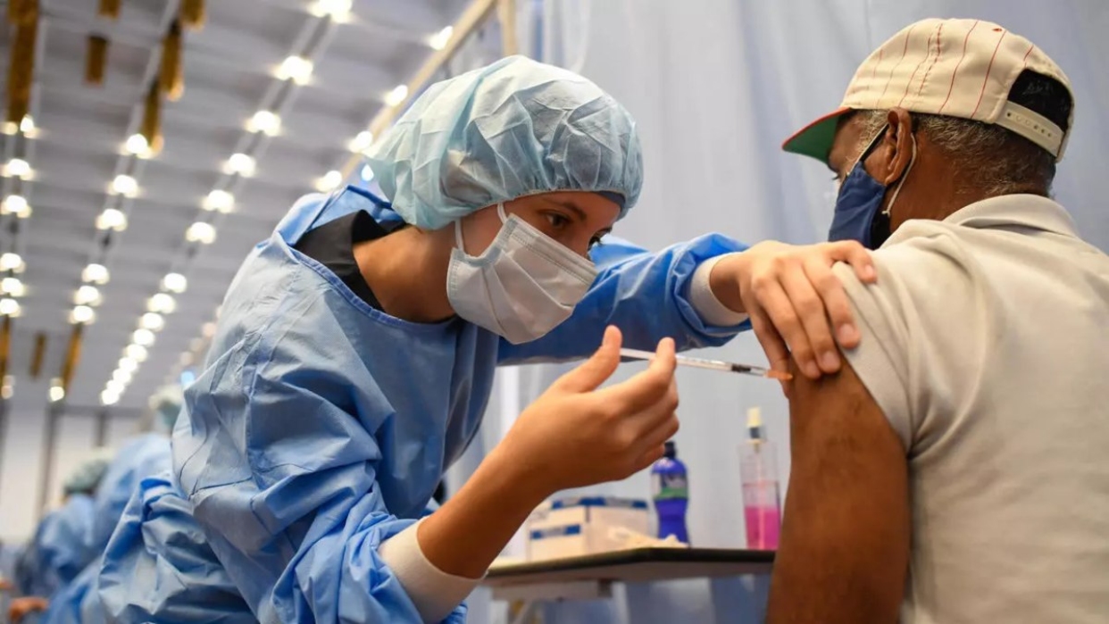 Venezuela fija récord con la vacunación del 96% de su población adulta