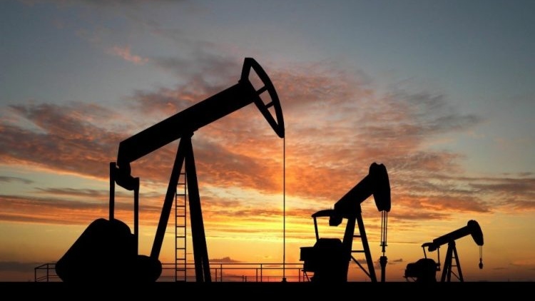 Petróleo continúa su escalada ayudado por embargo de EEUU a Rusia