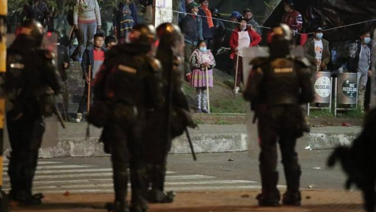 Indígenas Denuncian Represión Policial En Campamento De Desplazados En Bogotá