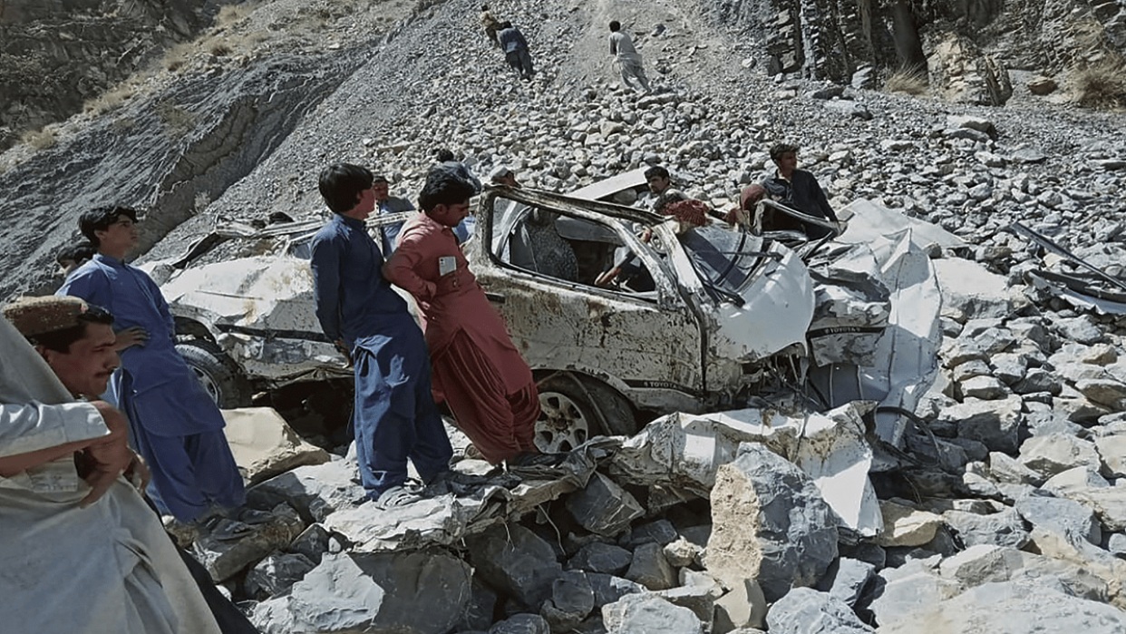 Al menos 22 muertos en Pakistán en un accidente de minibús