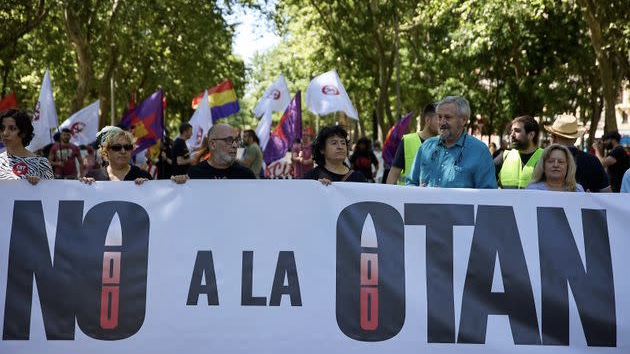 Miles de personas dicen "no" a la OTAN en Madrid